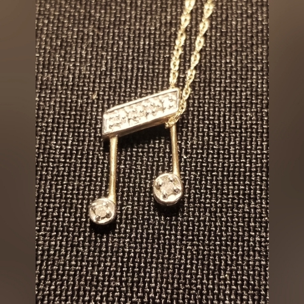 10k gold music note diamond pendant